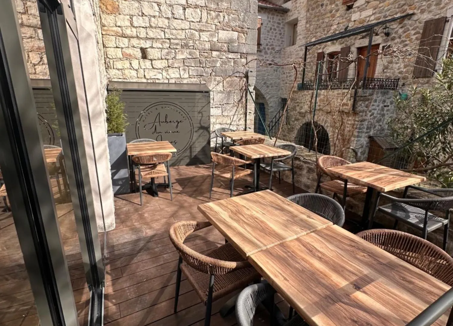 Auberge Du Vieux Lanas Logis Hotel Restaurant