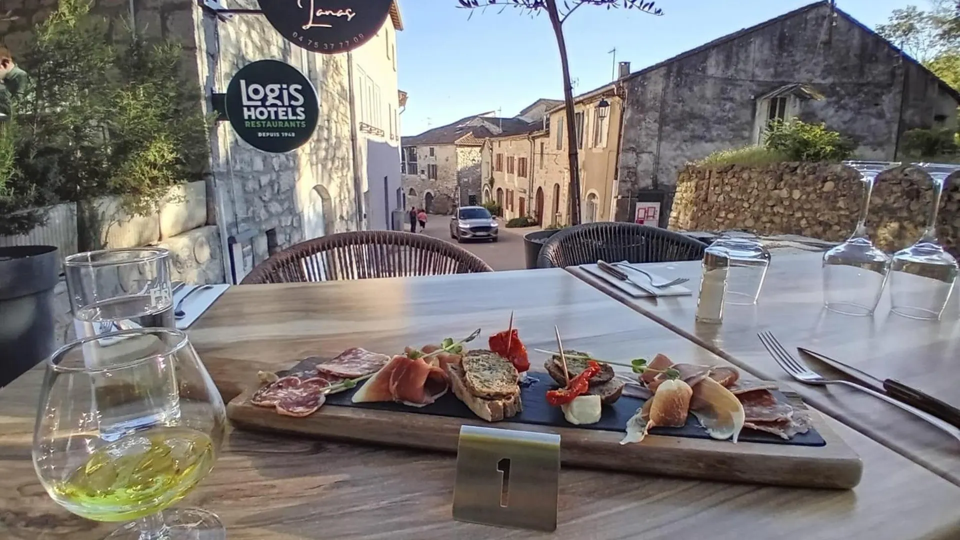 Auberge Du Vieux Lanas Logis Hotel Restaurant Frankrijk