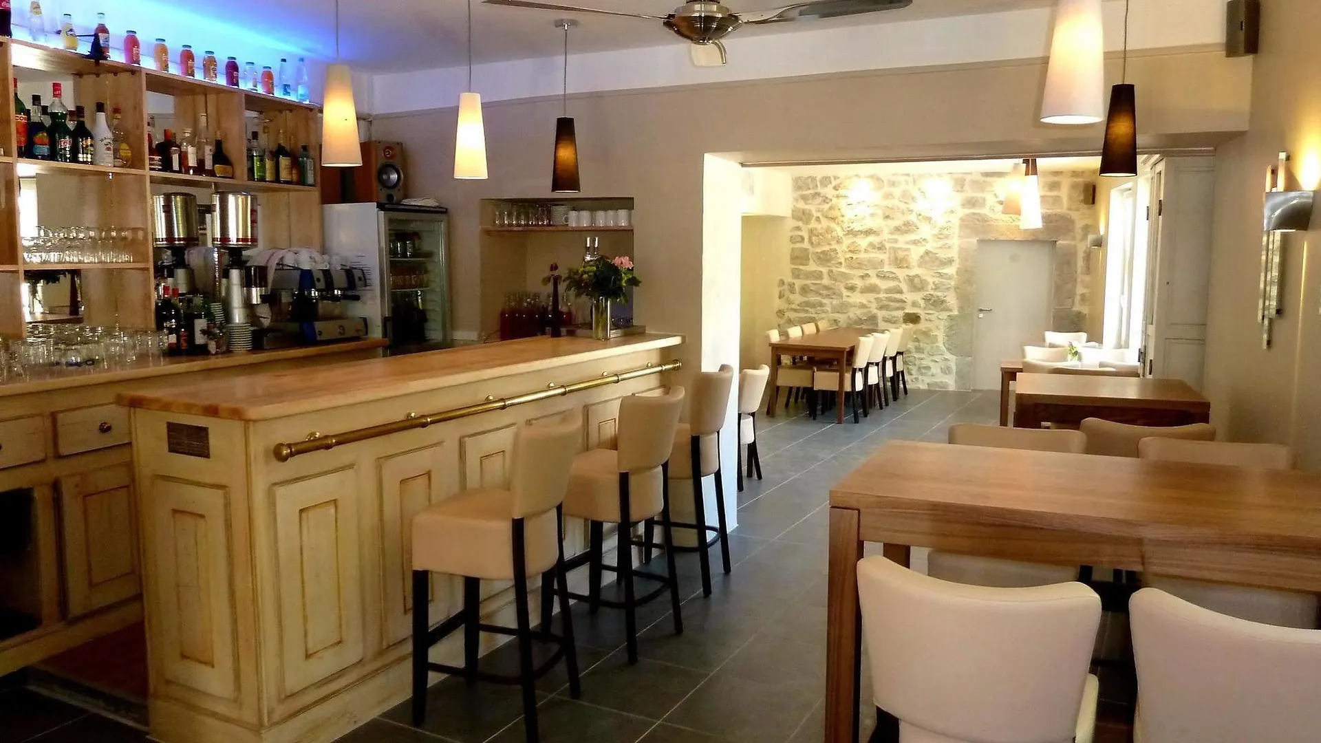 Auberge Du Vieux Lanas Logis Hotel Restaurant